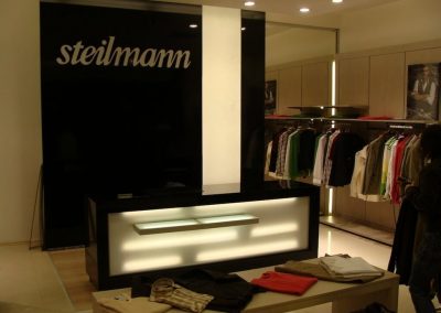 Mobila spatii comerciale la comanda - Steilmann